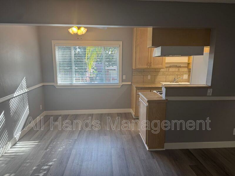 231 Loma Ave #14 - Photo 3 of 15