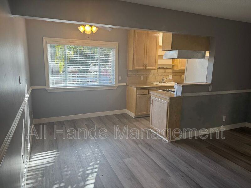 231 Loma Ave #14 - Photo 4 of 15