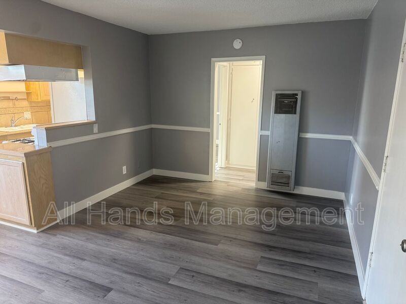 231 Loma Ave #14 - Photo 5 of 15