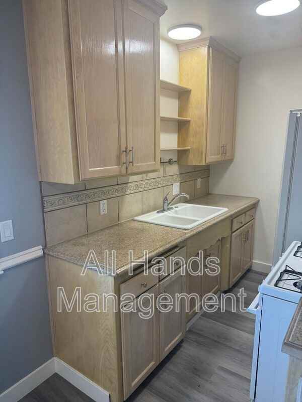 231 Loma Ave #14 - Photo 6 of 15