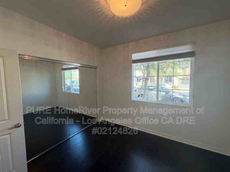 22754 Meyler St - Photo 4 of 20