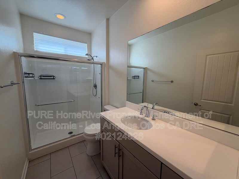 22754 Meyler St - Photo 5 of 20