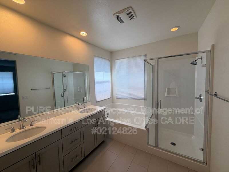 22754 Meyler St - Photo 7 of 20