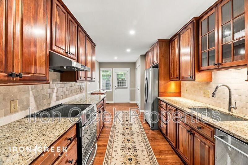 702 Crowfields Ln - Photo 7 of 42