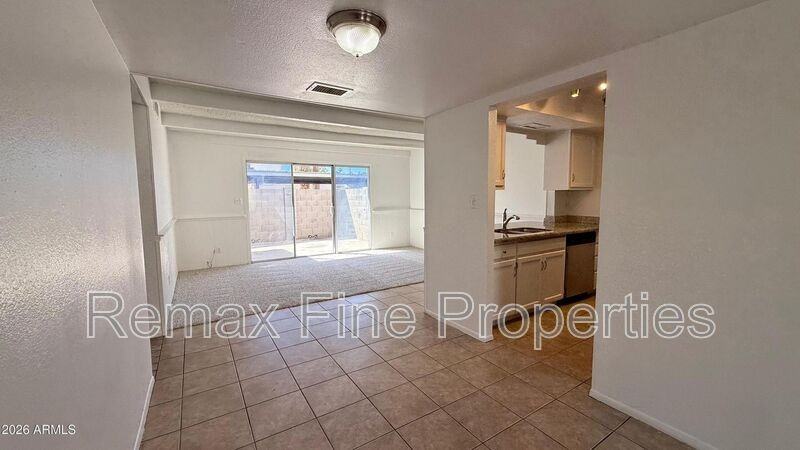 5701 N 44th Ave - Photo 3 of 10