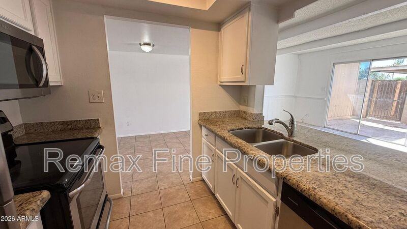 5701 N 44th Ave - Photo 4 of 10