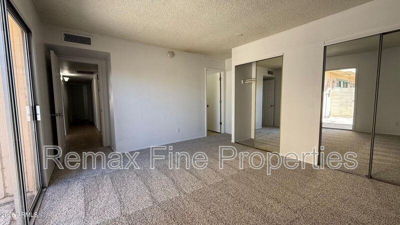 5701 N 44th Ave - Photo 7 of 10