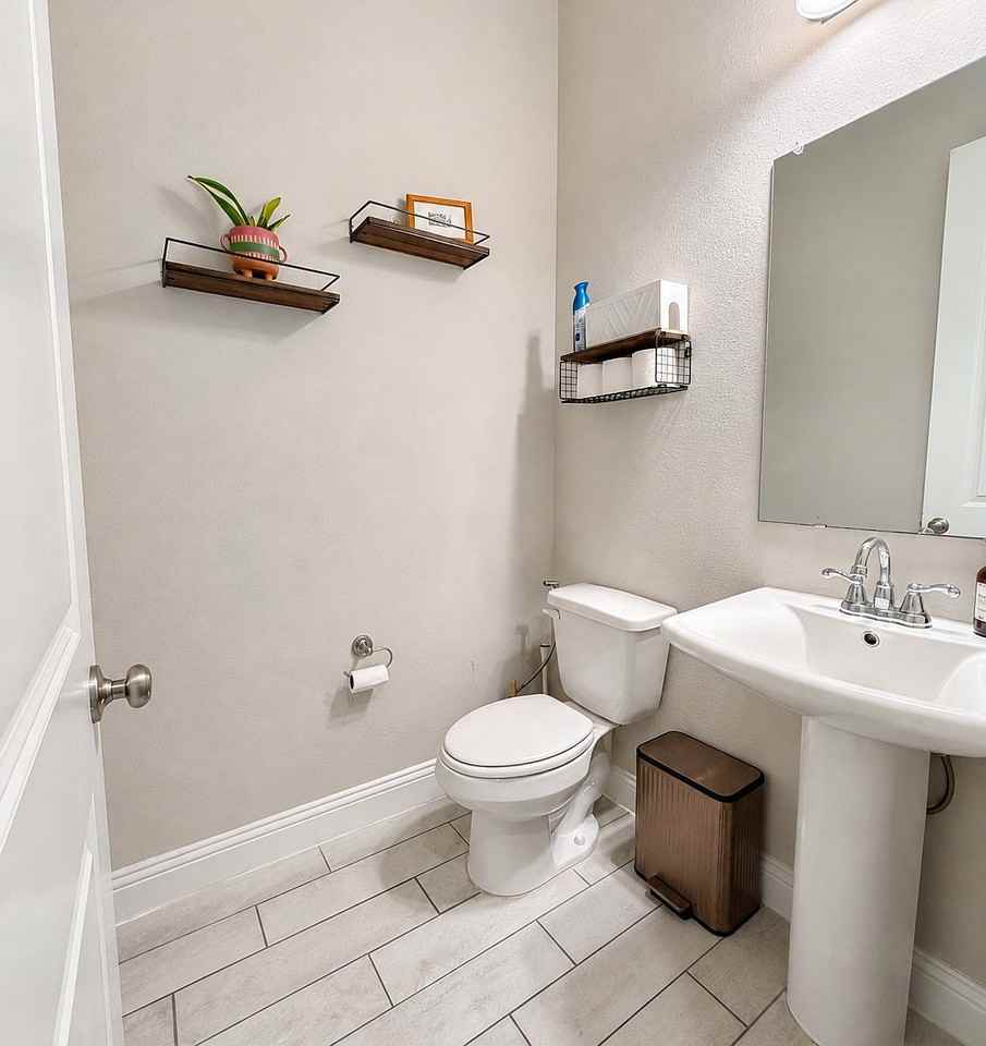 573 Hutchinson Ln - Photo 6 of 17