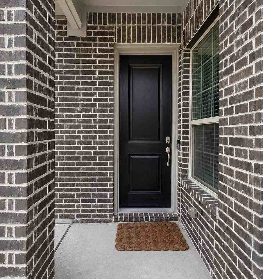 573 Hutchinson Ln - Photo 7 of 17