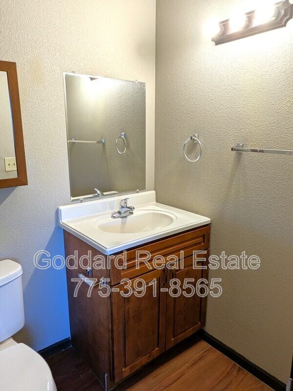 1700 Locust St #10 - Photo 5 of 8