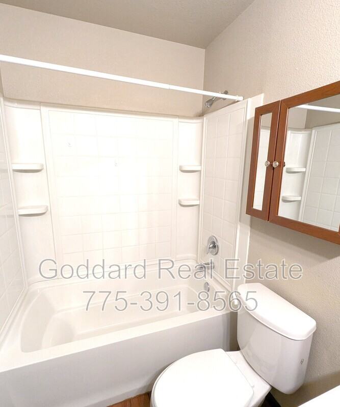1700 Locust St #10 - Photo 6 of 8