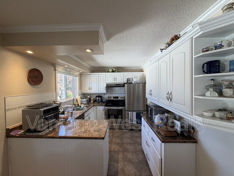1030 Quesnel Rd - Photo 3 of 23