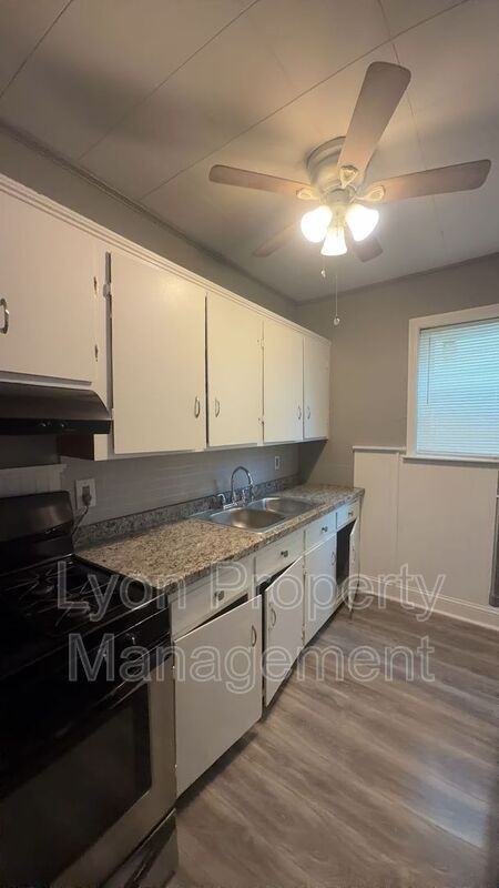 106 Winsor St - Photo 2 of 9