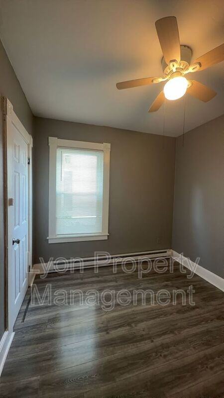 106 Winsor St - Photo 4 of 9