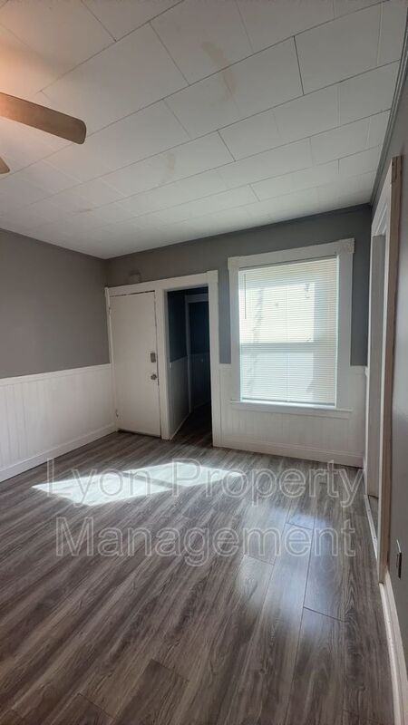 106 Winsor St - Photo 6 of 9