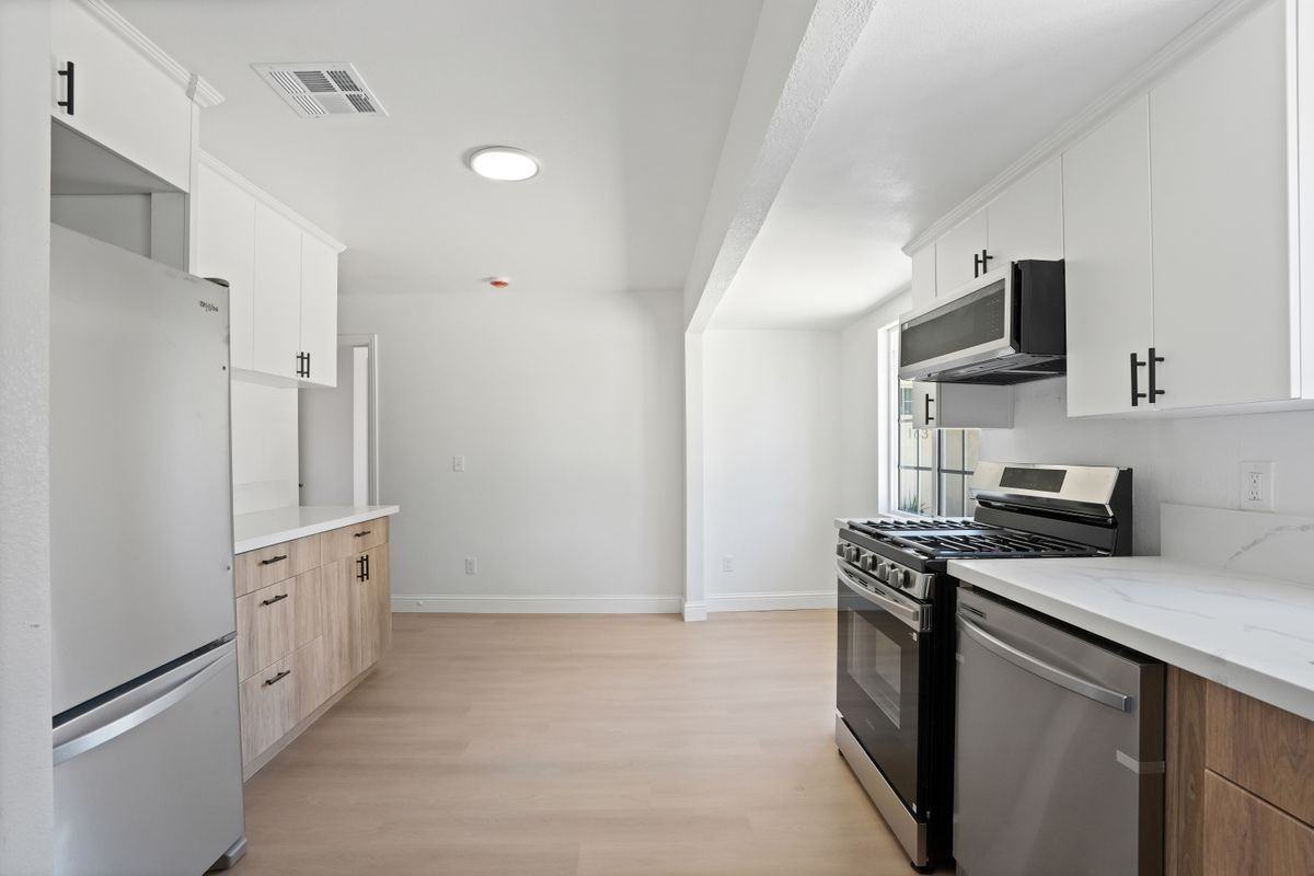 16308 Gledhill St - Photo 2 of 17