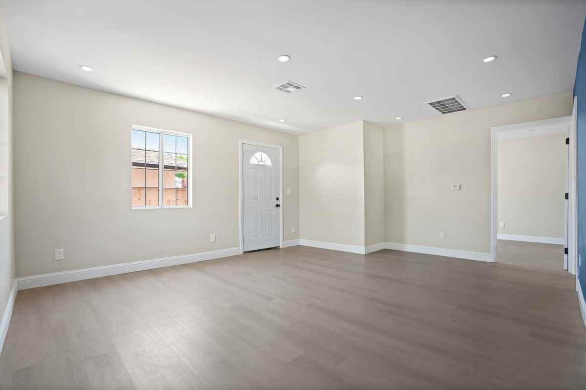 16308 Gledhill St - Photo 4 of 17