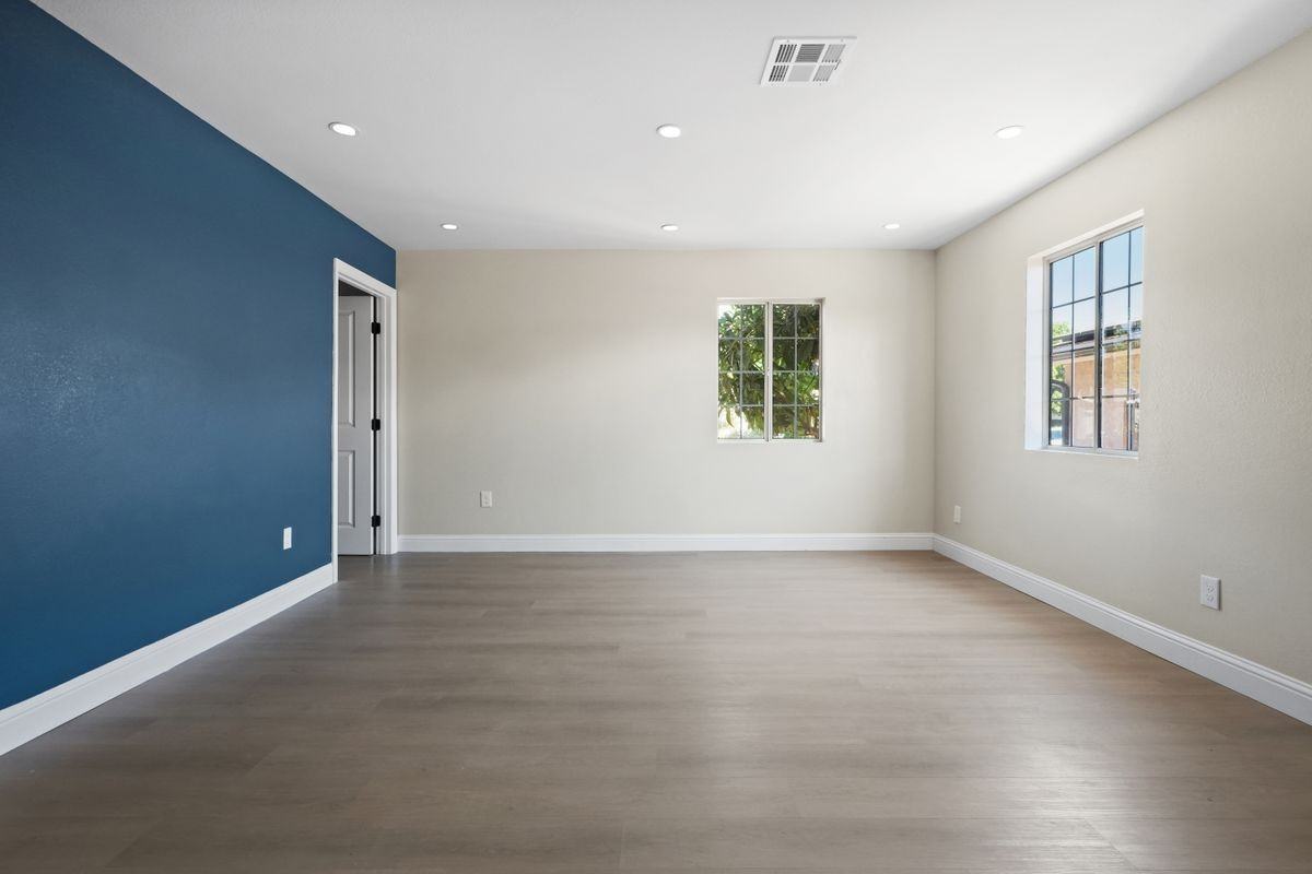 16308 Gledhill St - Photo 5 of 17