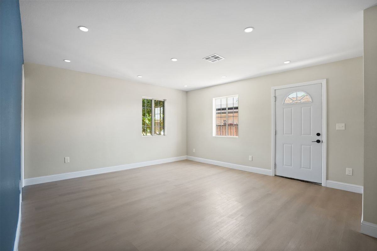 16308 Gledhill St - Photo 7 of 17