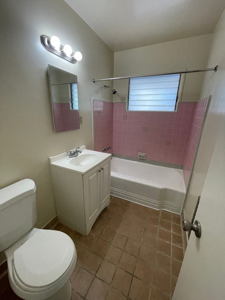 1114 E Wilson Ave #9 - Photo 5 of 9