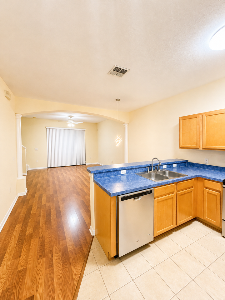 121 Madison Cir - Photo 5 of 21