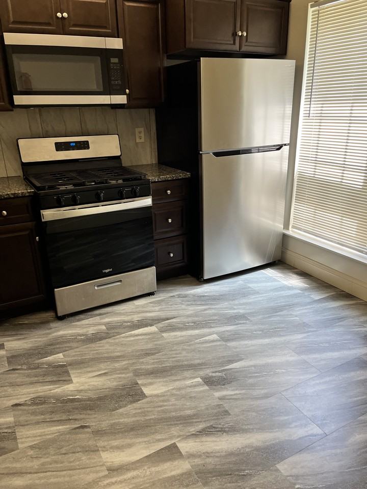 38 Greenwich Dr #38 - Photo 2 of 11