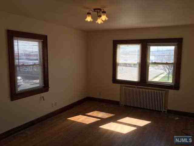 441 Paterson Ave - Photo 2 of 6