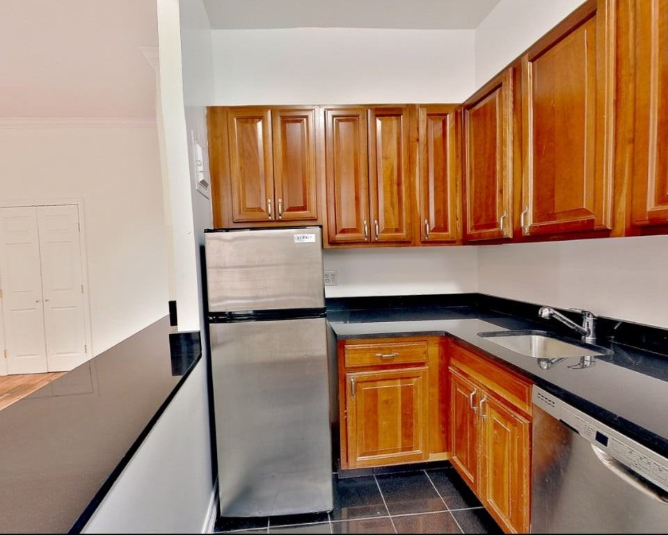 W 85th St #6A - Photo 3 of 10