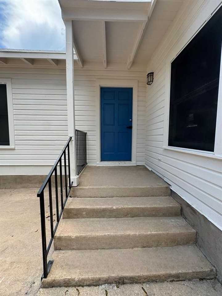 110 E 30th St - Photo 2 of 45