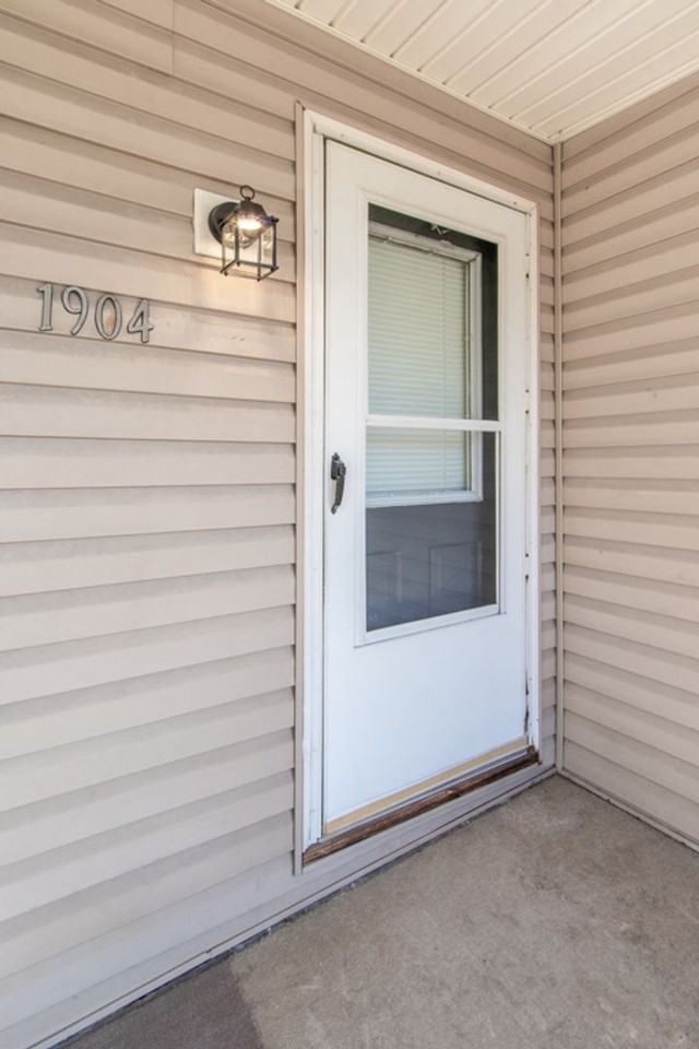 1904 Taft Ave Ne - Photo 3 of 18