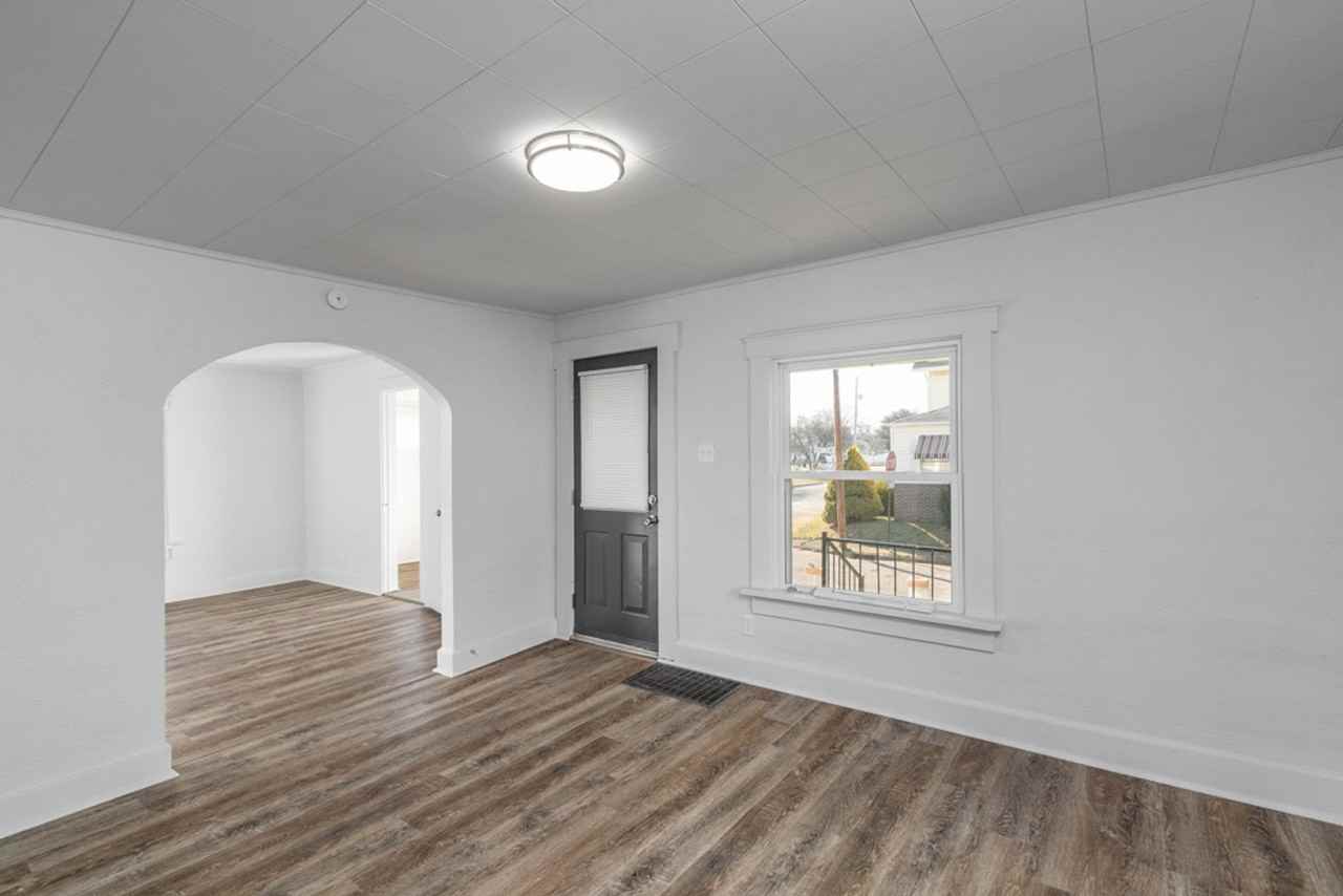 1904 Taft Ave Ne - Photo 4 of 18