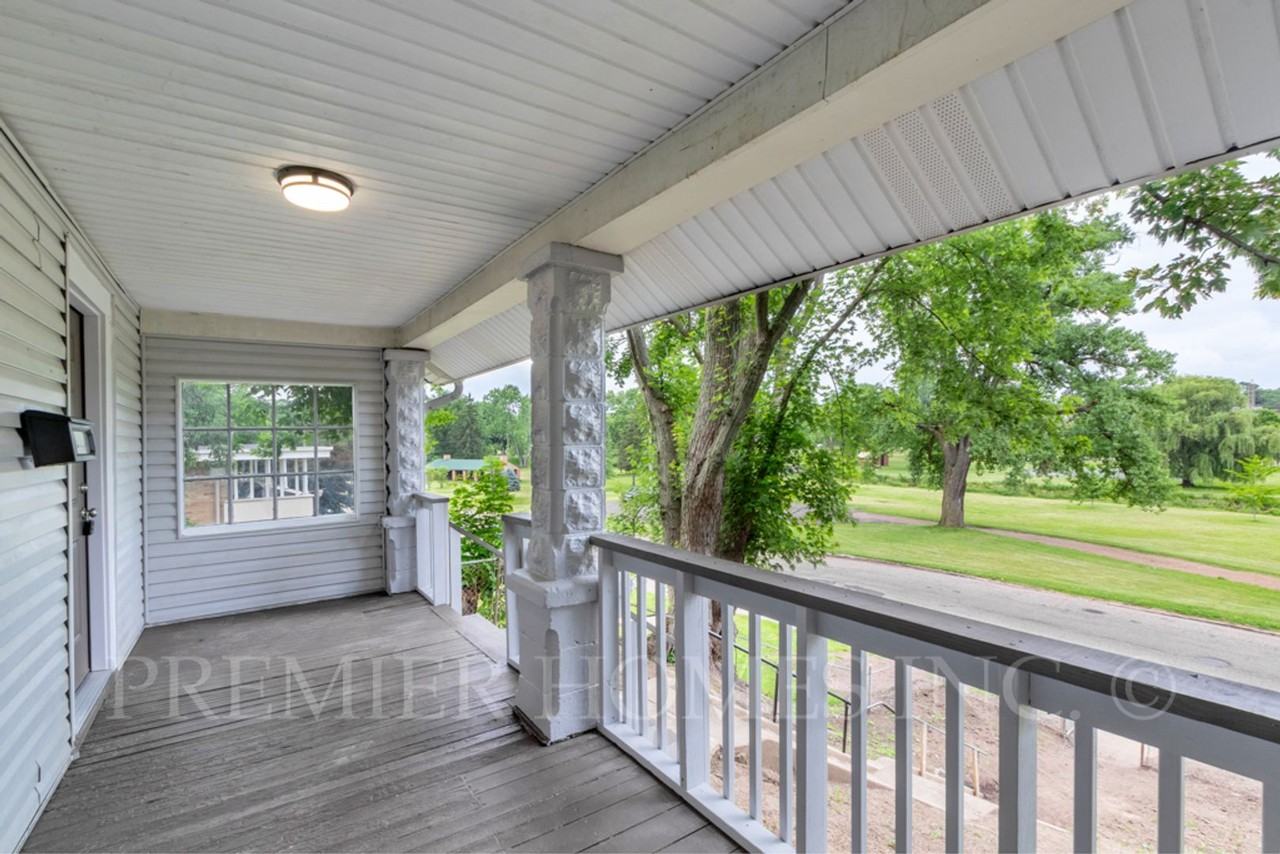 415 Elgin Ave Nw - Photo 2 of 23