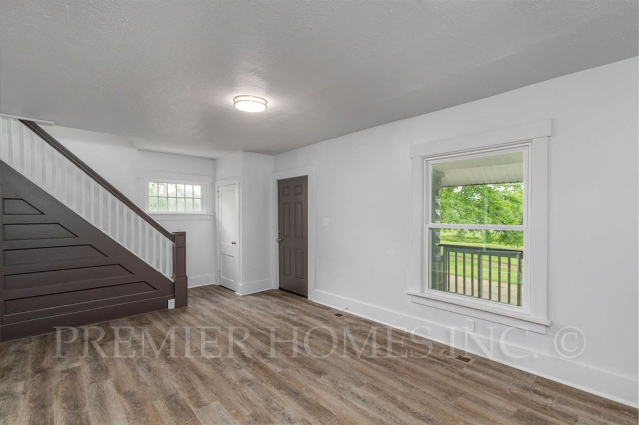 415 Elgin Ave Nw - Photo 4 of 23