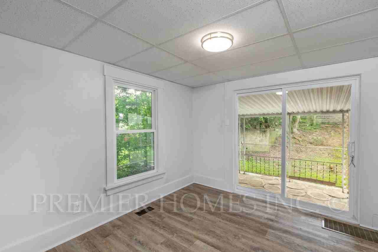 415 Elgin Ave Nw - Photo 7 of 23