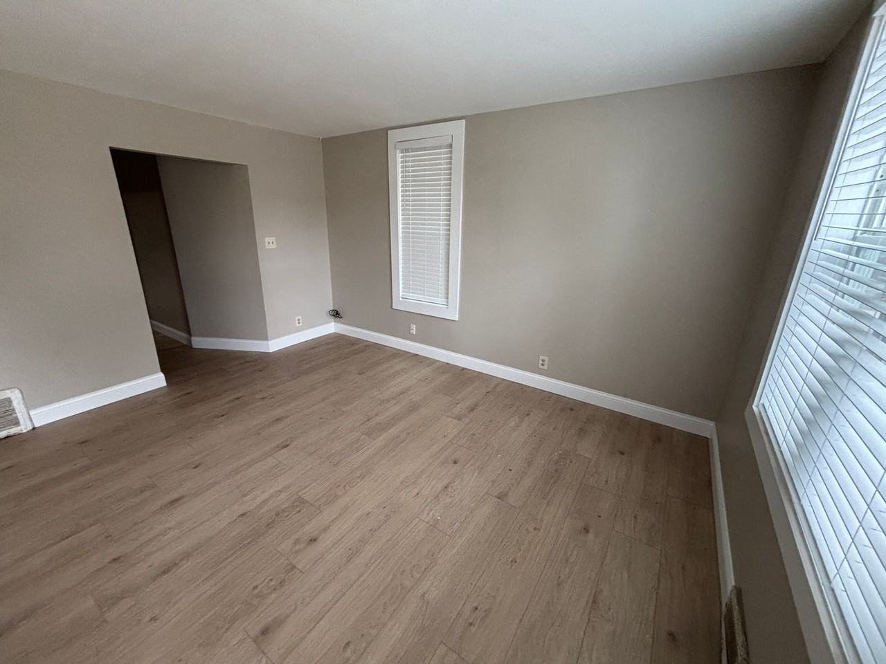 923 12th St - Photo 3 of 4