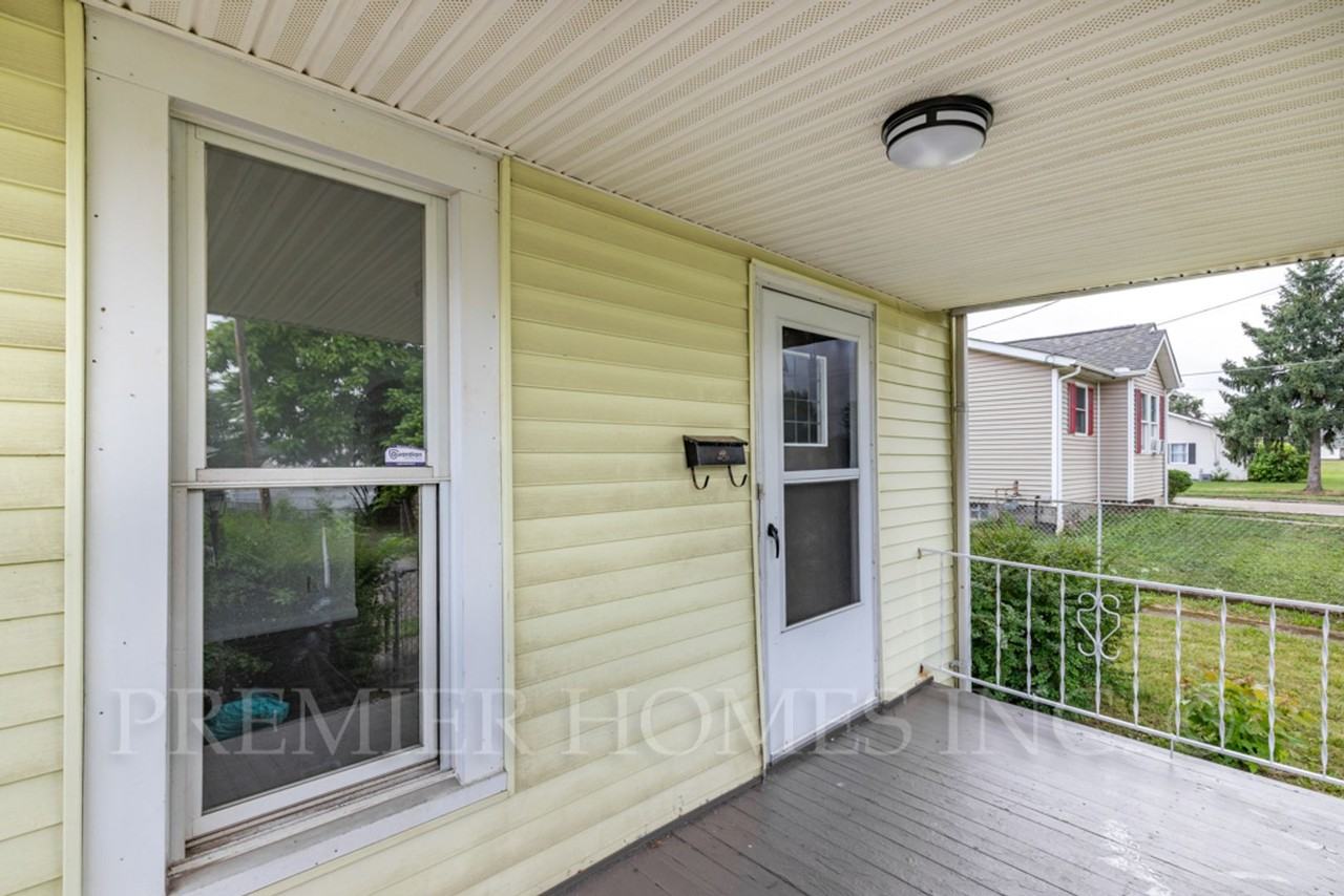 908 7th St Ne - Photo 3 of 19