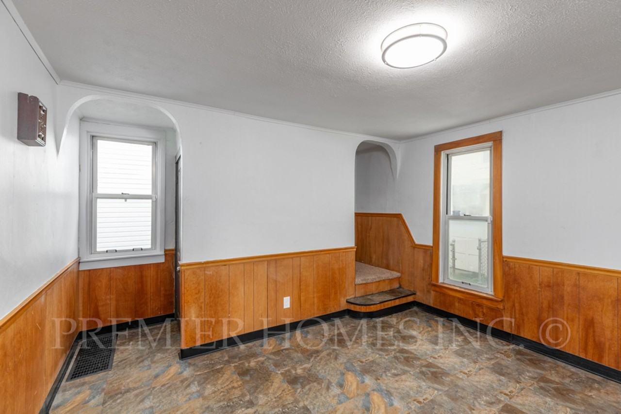 908 7th St Ne - Photo 7 of 19