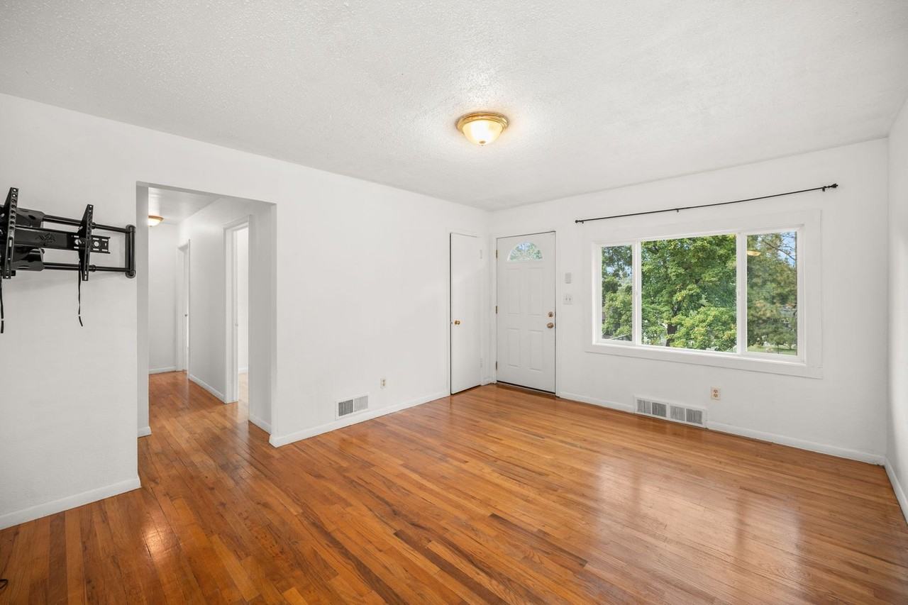 3808 E 12th Ave - Photo 4 of 27