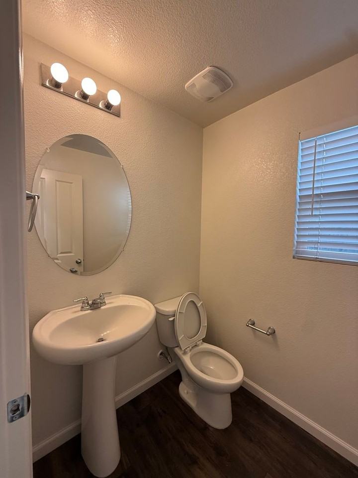 8217 Kossum Way - Photo 5 of 19