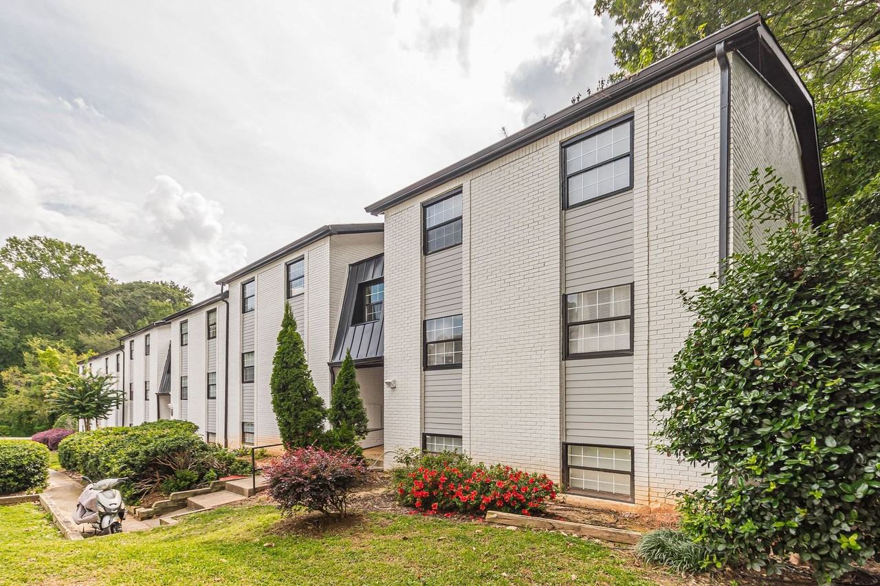 Pinewood Townhomes - Photo 7 of 50