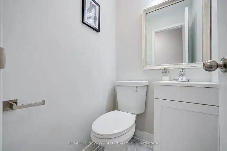 133 Jefferson Ave #B - Photo 3 of 17