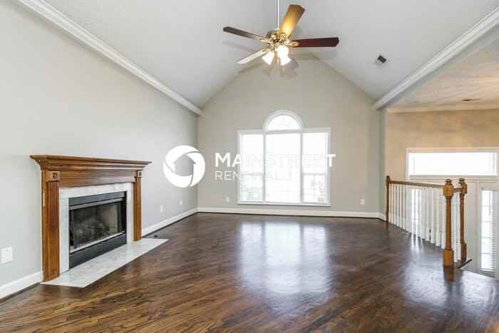 303 Shadowood Dr - Photo 4 of 17
