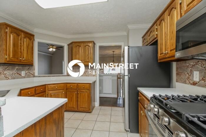 303 Shadowood Dr - Photo 7 of 17