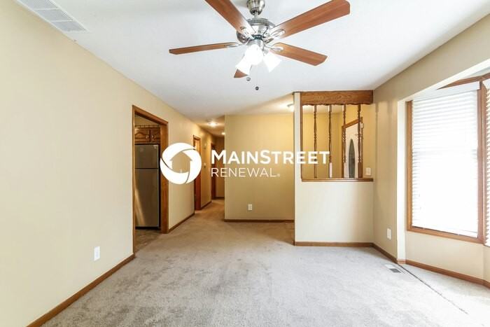 804 E Wabash St - Photo 4 of 14