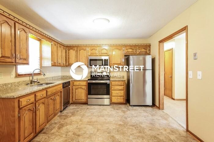 804 E Wabash St - Photo 5 of 14