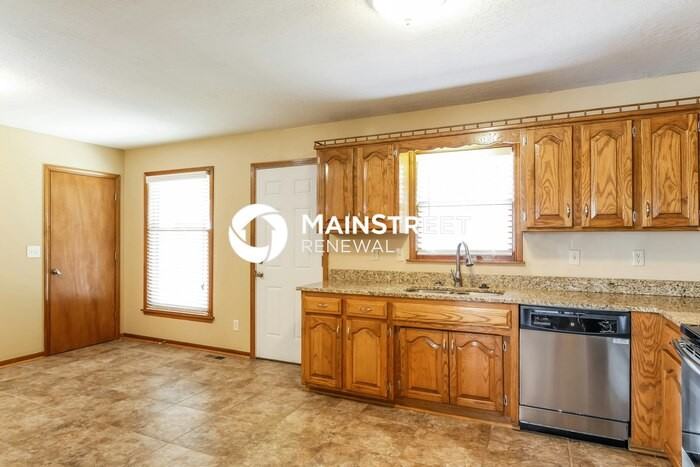 804 E Wabash St - Photo 6 of 14