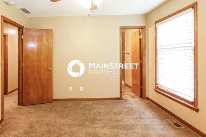 804 E Wabash St - Photo 7 of 14