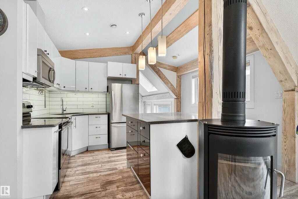 7222 119 St Nw - Photo 3 of 11