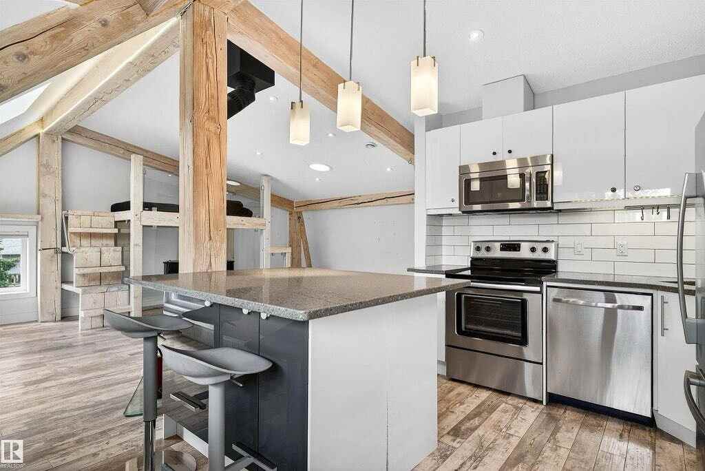 7222 119 St Nw - Photo 6 of 11