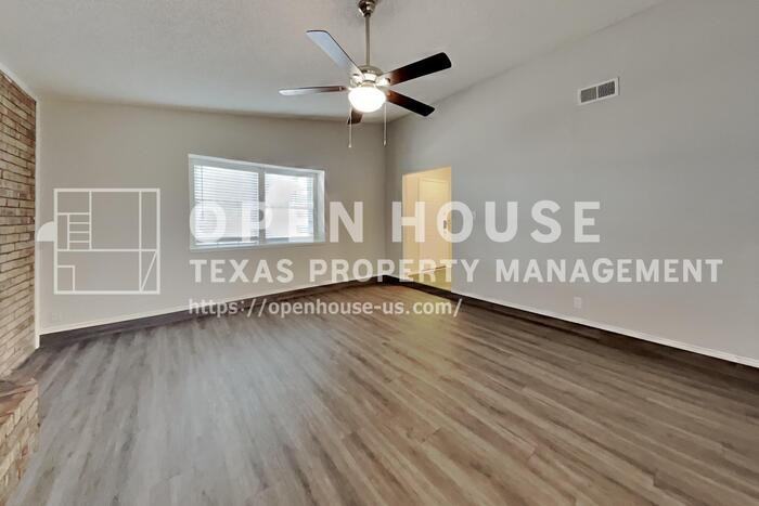 4814 Crest Dr - Photo 5 of 20